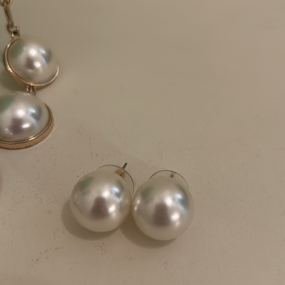 🎯CLEARANCE LAST CHANCE Multi-Tiered Faux Pearl Necklace and Earrings - Picture 4 of 6